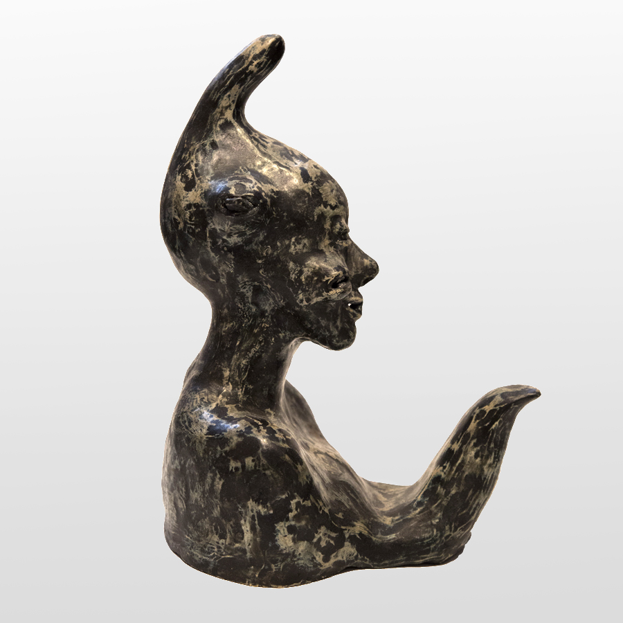 Mouth Sculpture en terre cuite par Alexandra Stern de profil