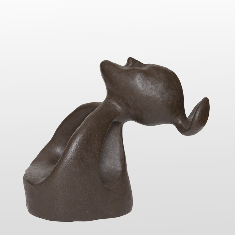Sculpture Reverse Bow de profil par Alexandra Stern